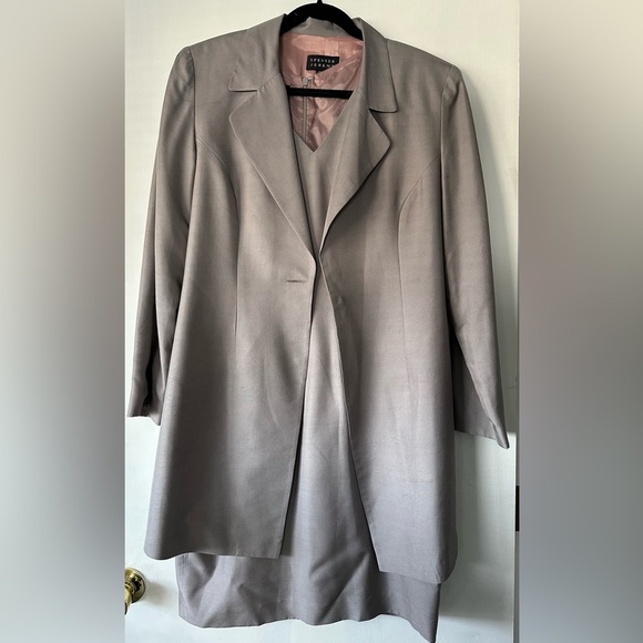 Spenser Jeremy Dresses & Skirts - Vintage 1999 2-pc Spenser Jeremy 100% Silk Gray sheath dress and coat. Size 12.